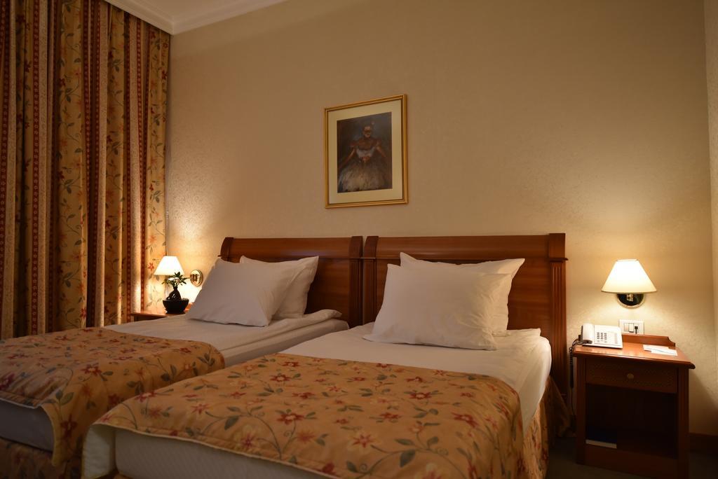 Best Western Hotel Turist Szkopje Szoba fotó