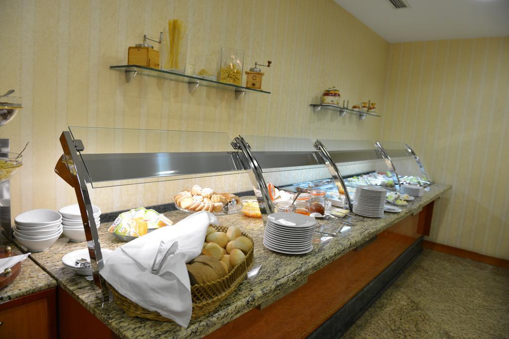 Best Western Hotel Turist Szkopje Kültér fotó